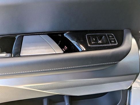 New 2026 Cadillac Vistiq Platinum image 25