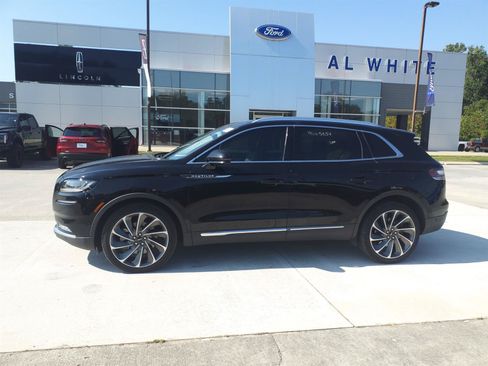 Used 2023 Lincoln Nautilus Reserve w/ Equipment Group 202A AWD/4WD image 2