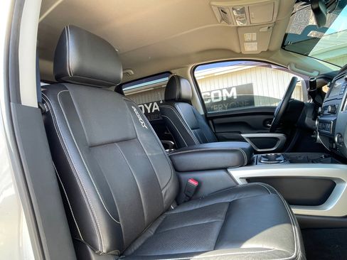 Used 2016 Nissan Titan PRO-4X w/ Pro-4x Convenience Package image 28