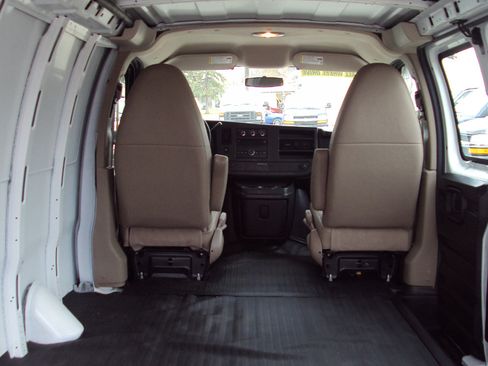 Used 2012 GMC Savana 1500 AWD image 10