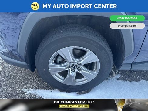 Used 2022 Toyota RAV4 XLE w/ Convenience Package image 6