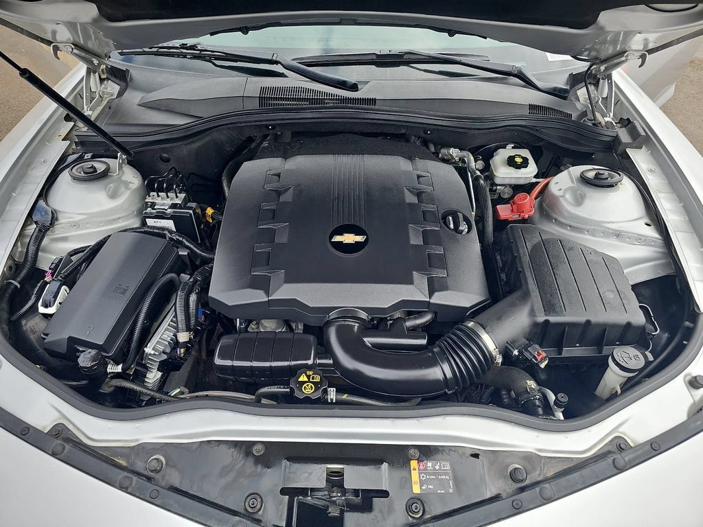 Used 2015 Chevrolet Camaro LT RWD image 31