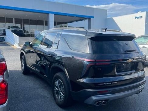 Used 2025 Chevrolet Traverse LT AWD/4WD image 4