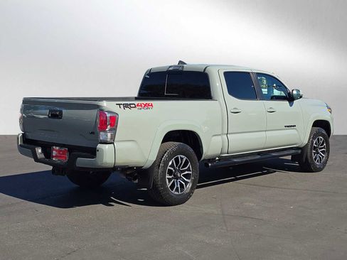Used 2022 Toyota Tacoma TRD Sport image 3