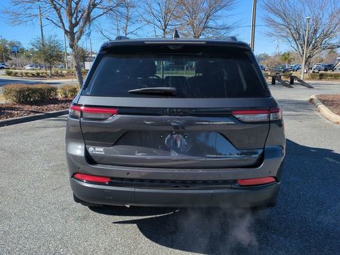 Used 2023 Jeep Grand Cherokee Limited w/ Luxury Tech Group II image 6