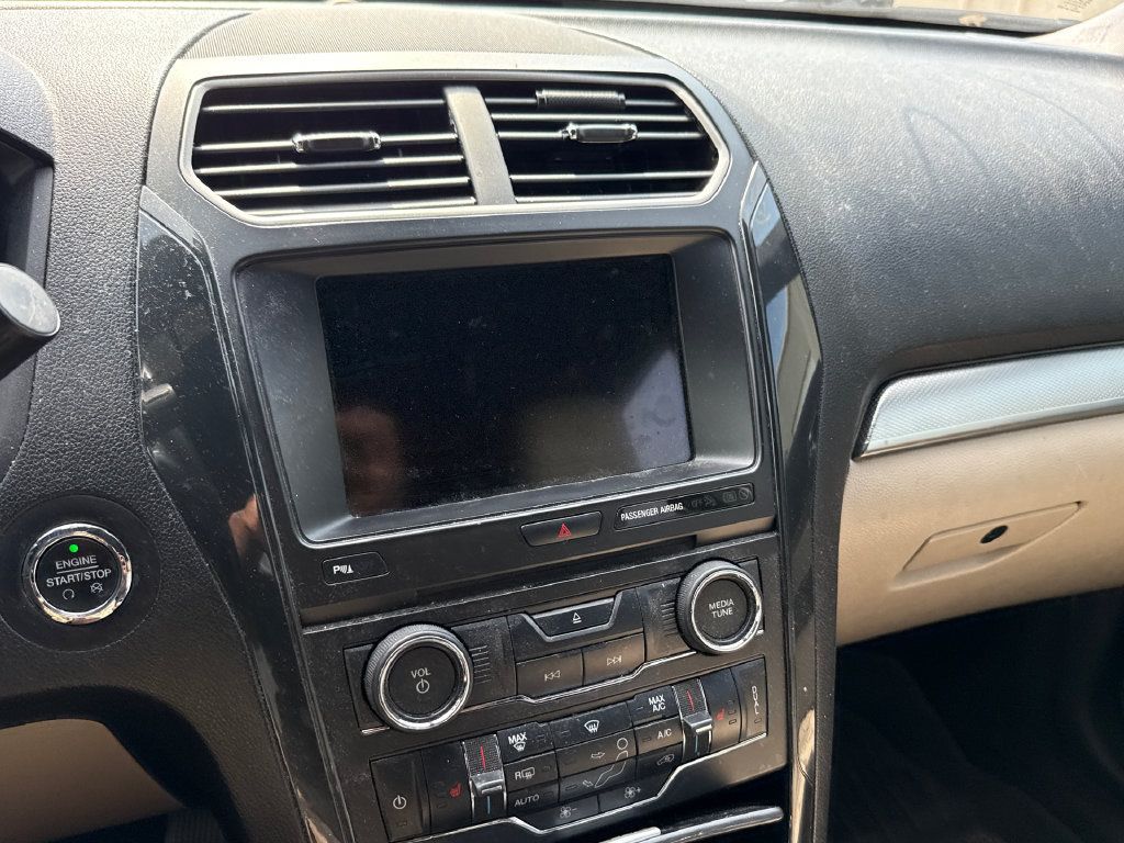 Used 2018 Ford Explorer XLT w/ Equipment Group 202A FWD image 26