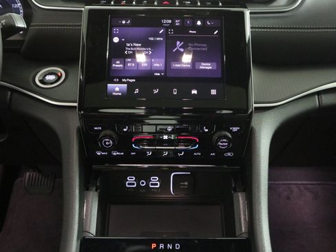 New 2025 Jeep Grand Cherokee L Altitude image 25