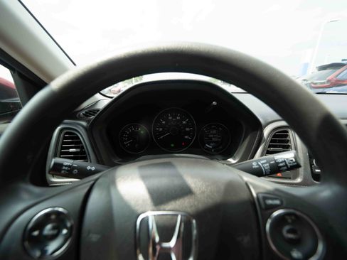 Used 2016 Honda HR-V LX image 15