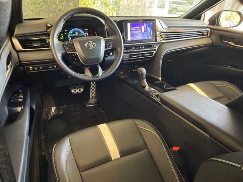 Used 2025 Toyota Camry SE w/ Convenience Package FWD image 13
