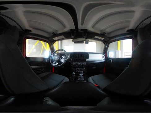 Used 2025 Jeep Wrangler Sahara image 42