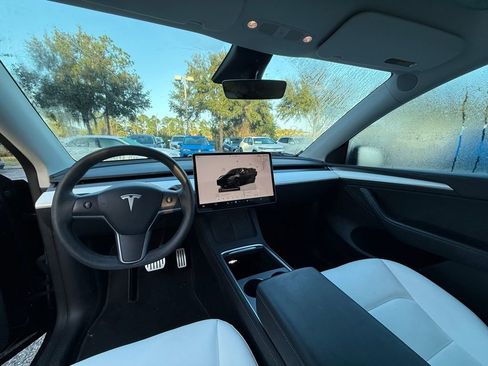 Used 2023 Tesla Model Y Performance image 16