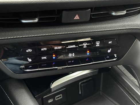 Used 2021 Buick Envision Preferred FWD image 19