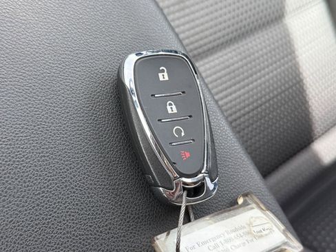 Used 2025 Chevrolet Trax LT w/ LT Convenience Package FWD image 21