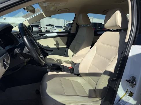 Used 2014 Volkswagen Jetta SE image 14