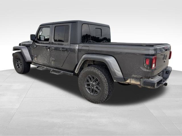 Used 2024 Jeep Gladiator Sport AWD/4WD image 3