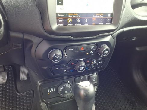 Used 2022 Jeep Renegade Limited AWD/4WD image 18