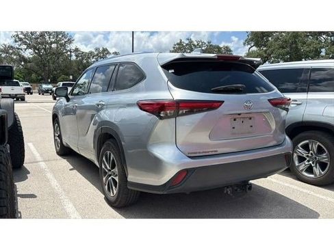 Used 2020 Toyota Highlander XLE FWD image 7