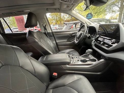 Used 2022 Toyota Highlander Platinum image 30