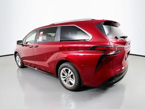 New 2026 Toyota Sienna Limited FWD image 5
