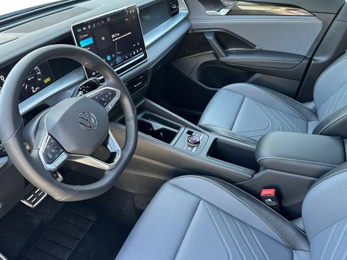 New 2026 Volkswagen Tiguan SE R-Line FWD image 8