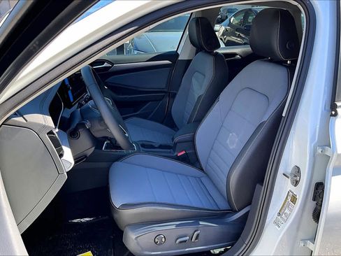 New 2026 Volkswagen Jetta SE image 9