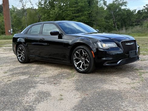 Used 2016 Chrysler 300 S RWD image 7