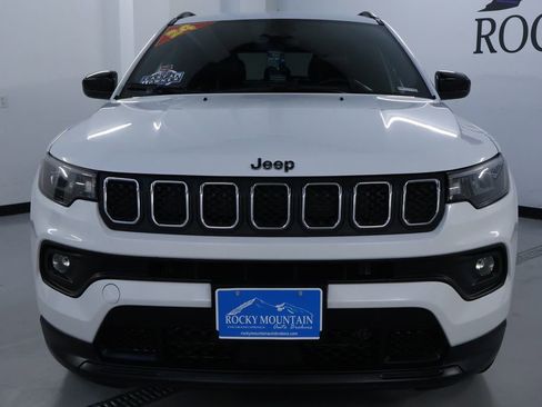 Used 2024 Jeep Compass Latitude image 2