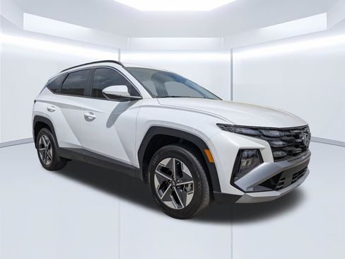 Certified 2025 Hyundai Tucson SEL image 2