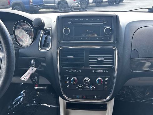 Used 2014 Dodge Grand Caravan SXT FWD image 21