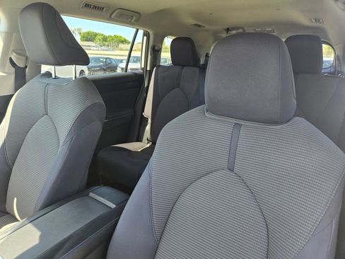 Used 2023 Toyota Highlander LE AWD/4WD image 14