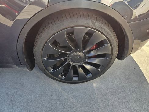 Used 2022 Tesla Model Y Performance image 9