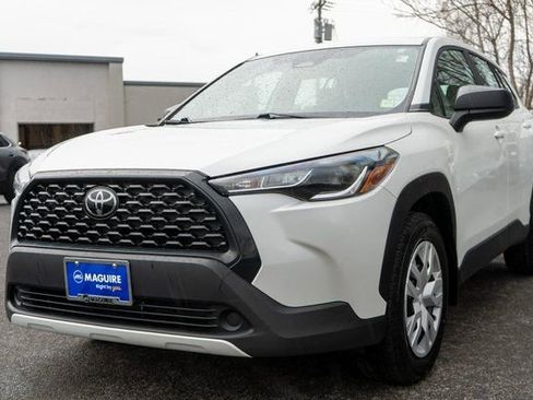 Used 2023 Toyota Corolla Cross L AWD/4WD image 2