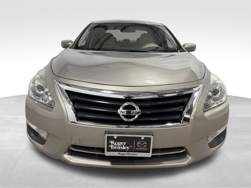 Used 2014 Nissan Altima 2.5 SV image 2