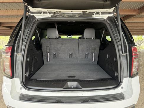 Used 2024 Chevrolet Suburban LT image 33