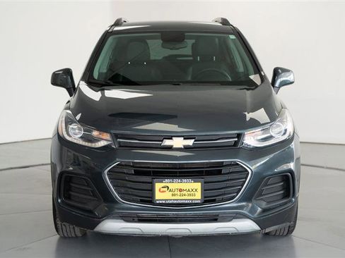 Used 2021 Chevrolet Trax LT w/ Driver Confidence Package image 2