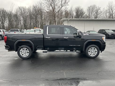 Used 2022 GMC Sierra 2500 Denali image 2