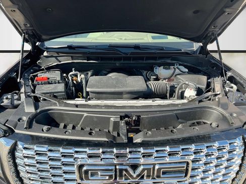 Used 2024 GMC Yukon Denali w/ Advanced Technology Package AWD/4WD image 34