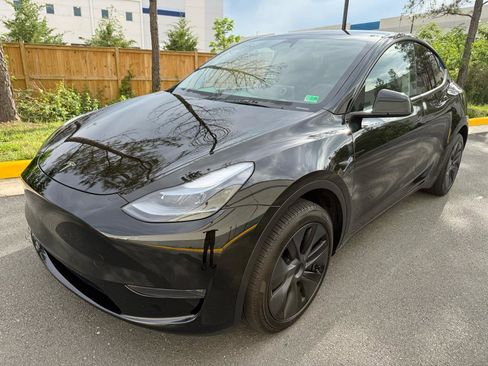 Used 2025 Tesla Model Y Long Range AWD/4WD image 2
