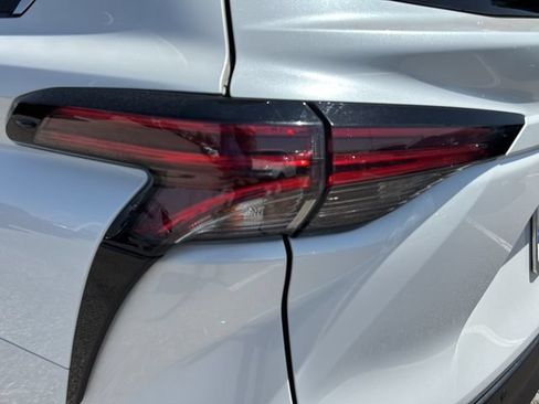 Used 2022 Toyota Sienna XLE FWD image 26