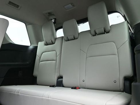 New 2026 Nissan Pathfinder SL image 8