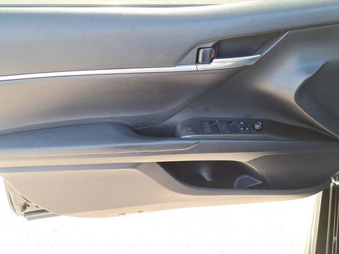 Used 2021 Toyota Camry SE image 12