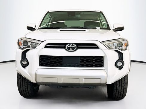 Used 2024 Toyota 4Runner TRD Off-Road image 2