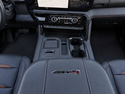 Used 2025 GMC Sierra 2500 AT4 w/ AT4 Premium Plus Package AWD/4WD image 12