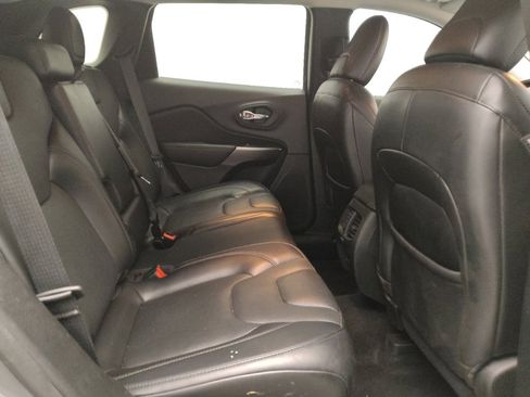 Used 2021 Jeep Cherokee Latitude Lux w/ Comfort/Convenience Group image 19