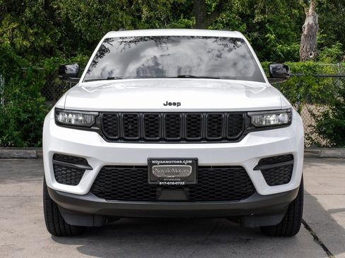 Used 2023 Jeep Grand Cherokee Altitude image 10