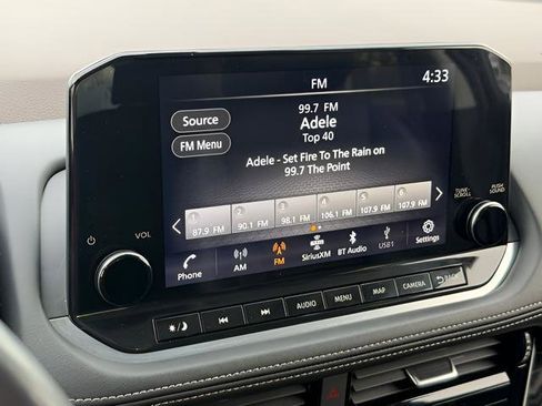 Used 2023 Nissan Rogue SL w/ SL Premium Package image 34