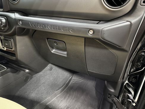 Used 2022 Jeep Wrangler Sport AWD/4WD image 25