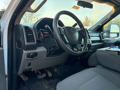Used 2019 Ford F250 XLT w/ XLT Value Package image 5
