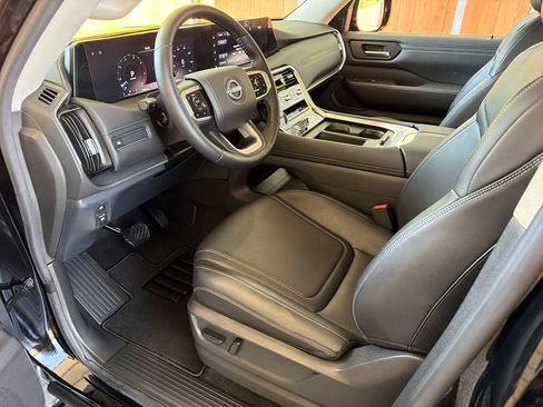 Used 2025 Nissan Armada SV AWD/4WD image 2