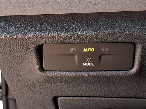 Used 2026 Volkswagen Tiguan SE w/ Panoramic Sunroof Package AWD/4WD image 24